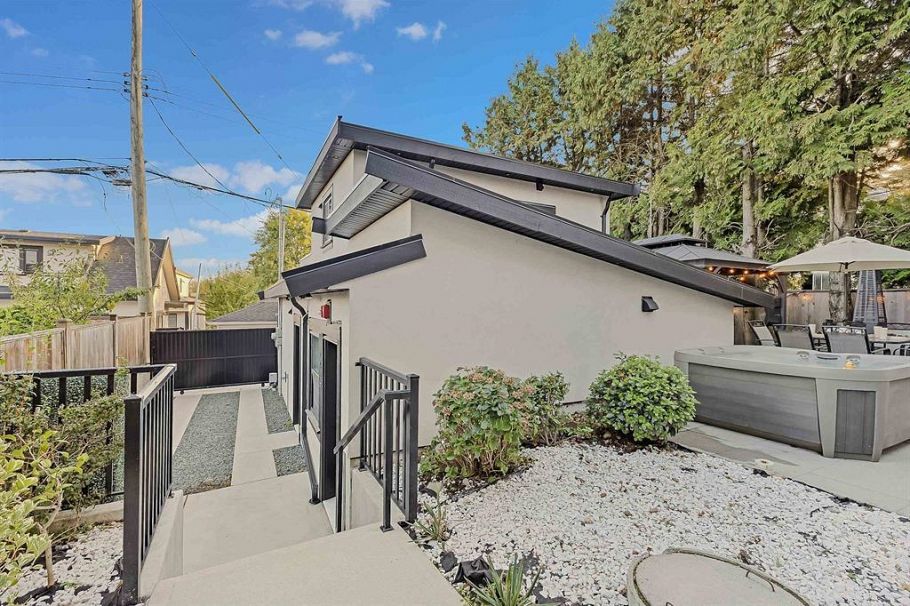 1412 E 63rd Avenue Vancouver, BC - 38