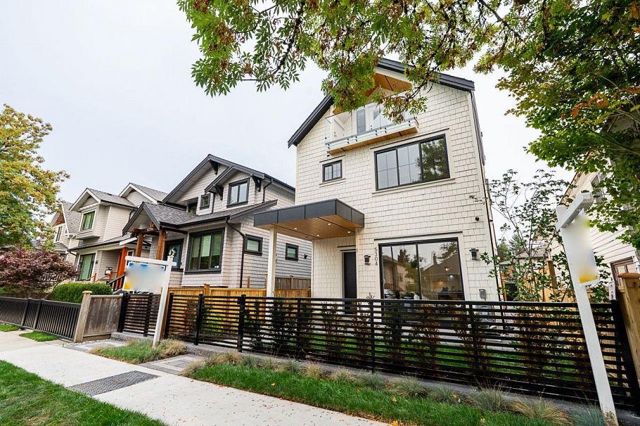 1 5304 Elgin Street Vancouver, BC - 1