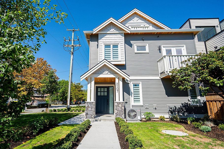 2107 E 33rd Avenue Vancouver, BC - 27
