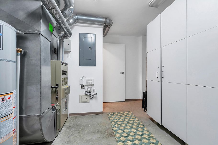 4 328 E 2nd Street North Vancouver, BC - 39