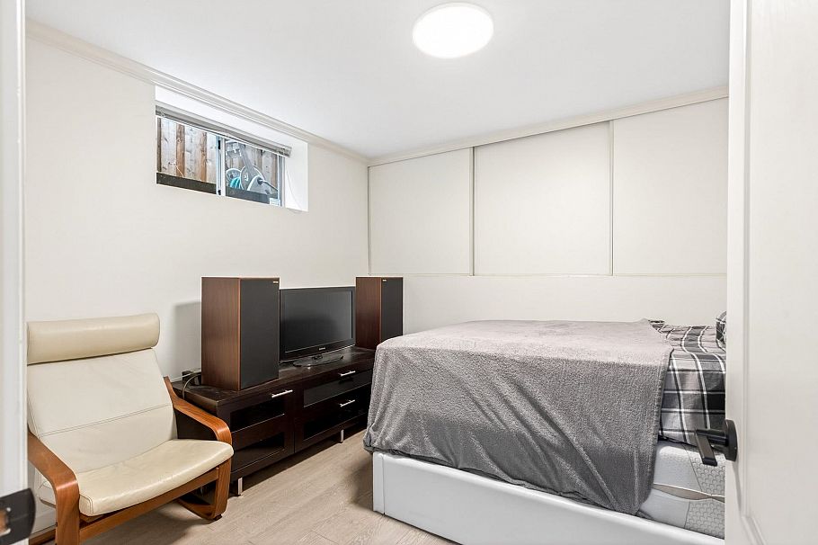 1563 W 59th Avenue Vancouver, BC - 25