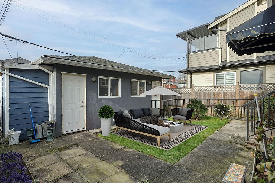 6453 Beatrice Street Vancouver, BC - 10