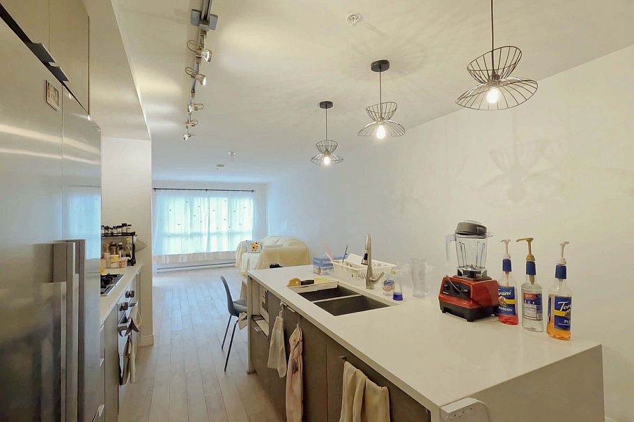 208 5555 Dunbar Street Vancouver, BC - 2