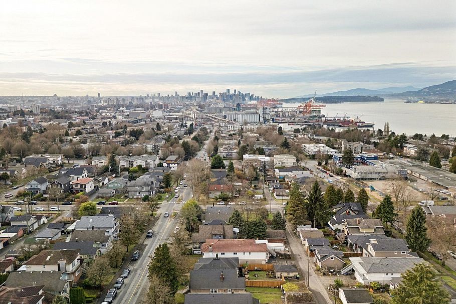 2541 Dundas Street Vancouver, BC - 3