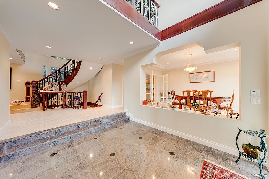 4989 Chalet Place North Vancouver, BC - 9