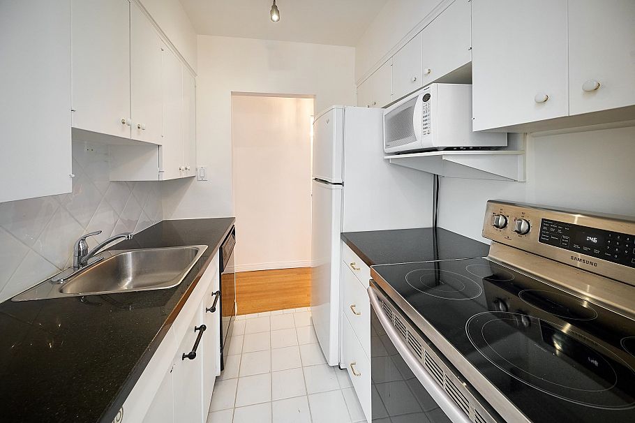 302 1315 Cardero Street Vancouver, BC - 12