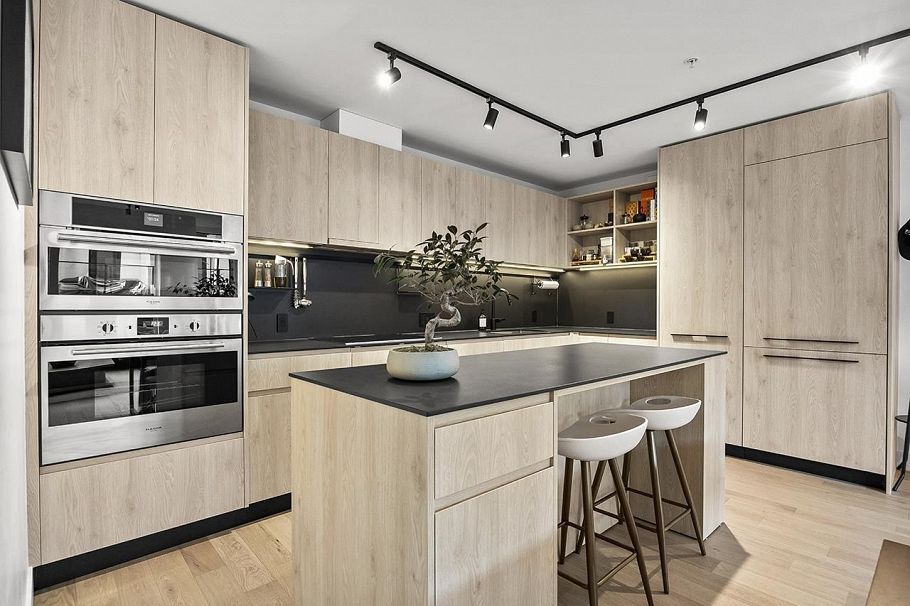 3956 Dumfries Street Vancouver, BC - 1