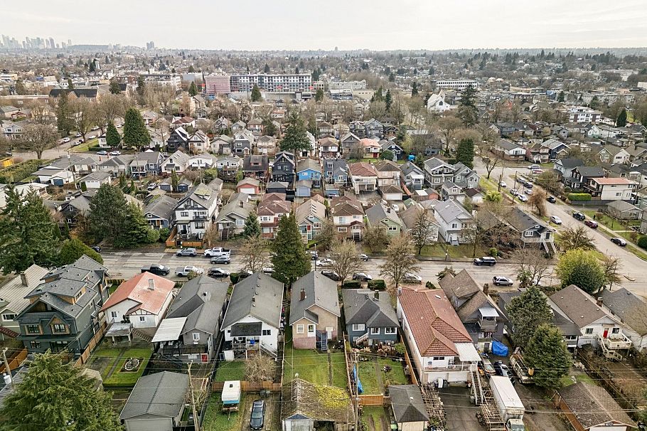 2541 Dundas Street Vancouver, BC - 4