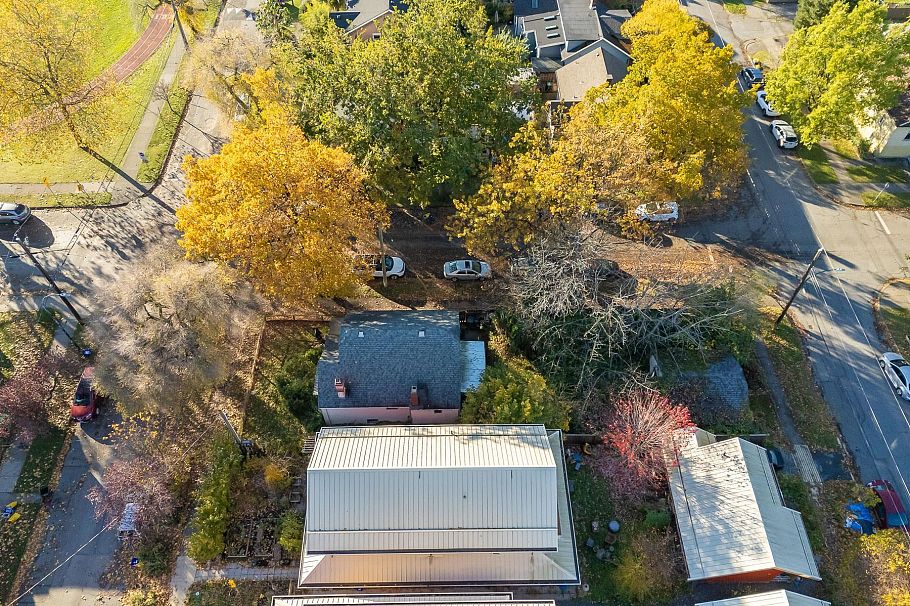 2305 Turner Street Vancouver, BC - 2