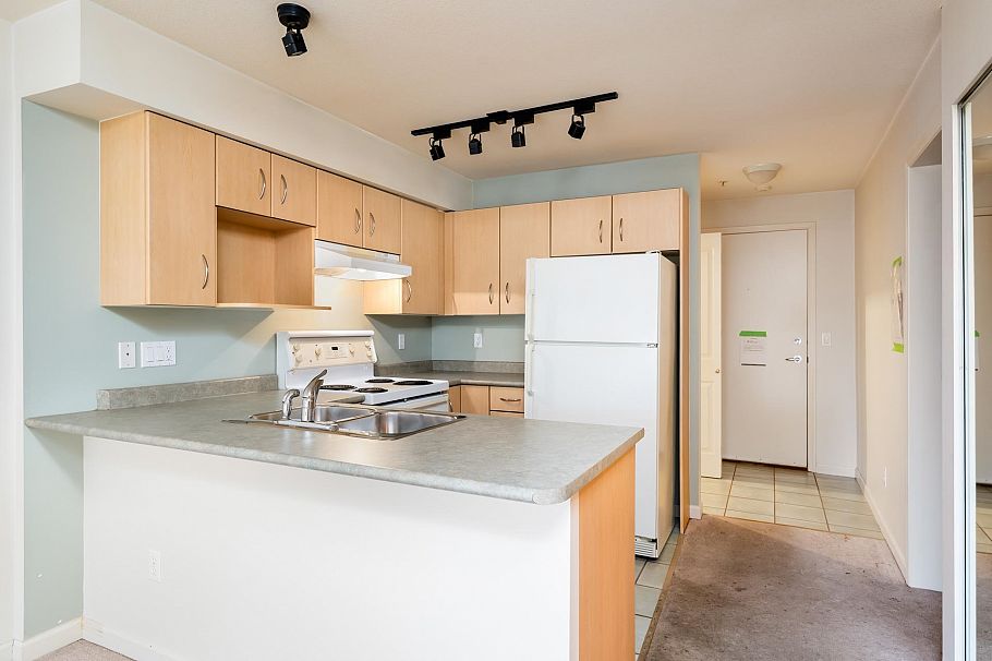 218 332 Lonsdale Avenue North Vancouver, BC - 10