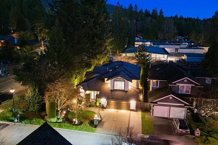 1261 Eldon Road North Vancouver, BC - 33