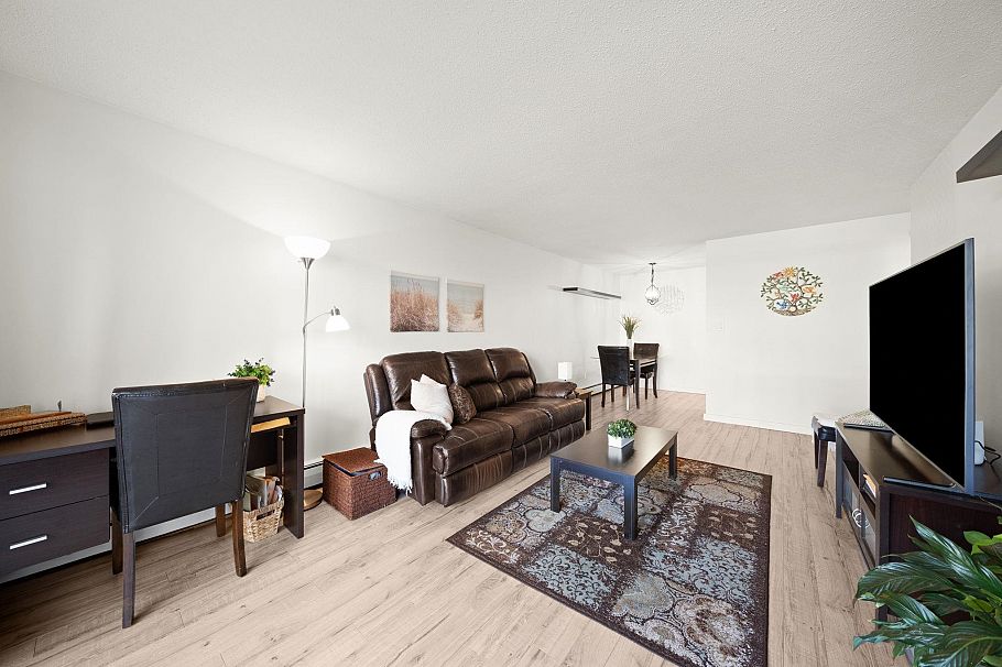 203 131 W 4th Street North Vancouver, BC - 2