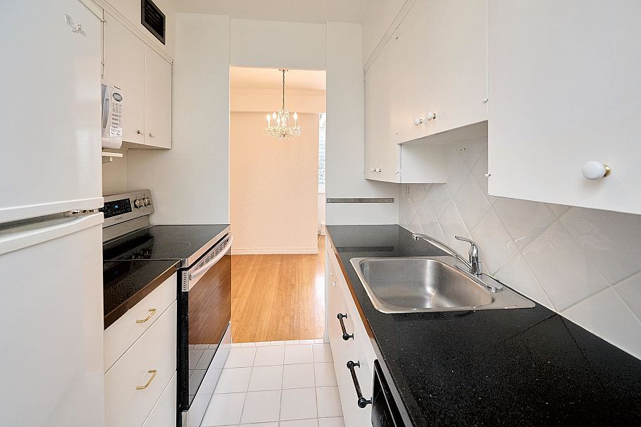 302 1315 Cardero Street Vancouver, BC - 11