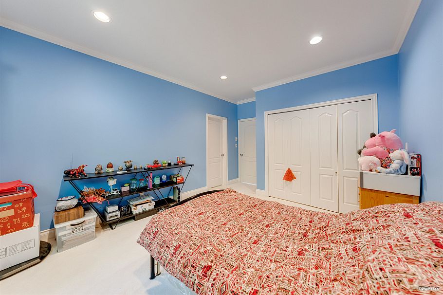 4989 Chalet Place North Vancouver, BC - 19