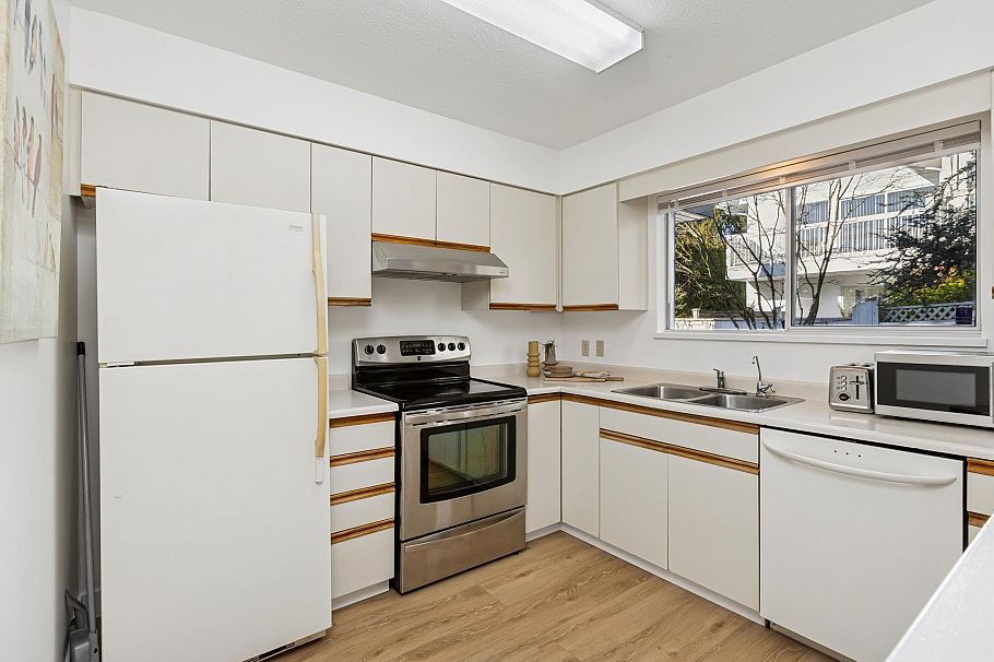 232 E 11th Street North Vancouver, BC - 13