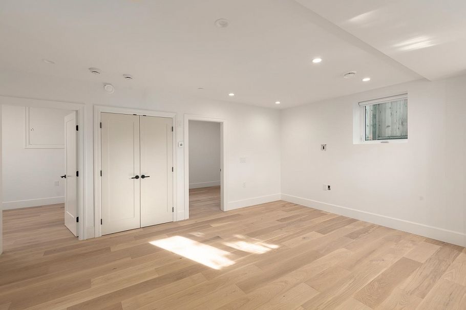 853 E 19th Avenue Vancouver, BC - 3