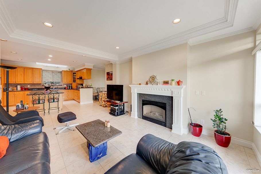 4989 Chalet Place North Vancouver, BC - 8