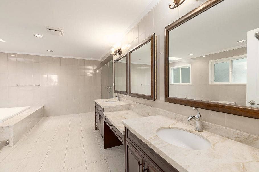 1989 W 52nd Avenue Vancouver, BC - 24