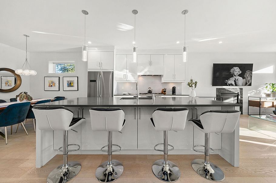 361 E 15th Street North Vancouver, BC - 7