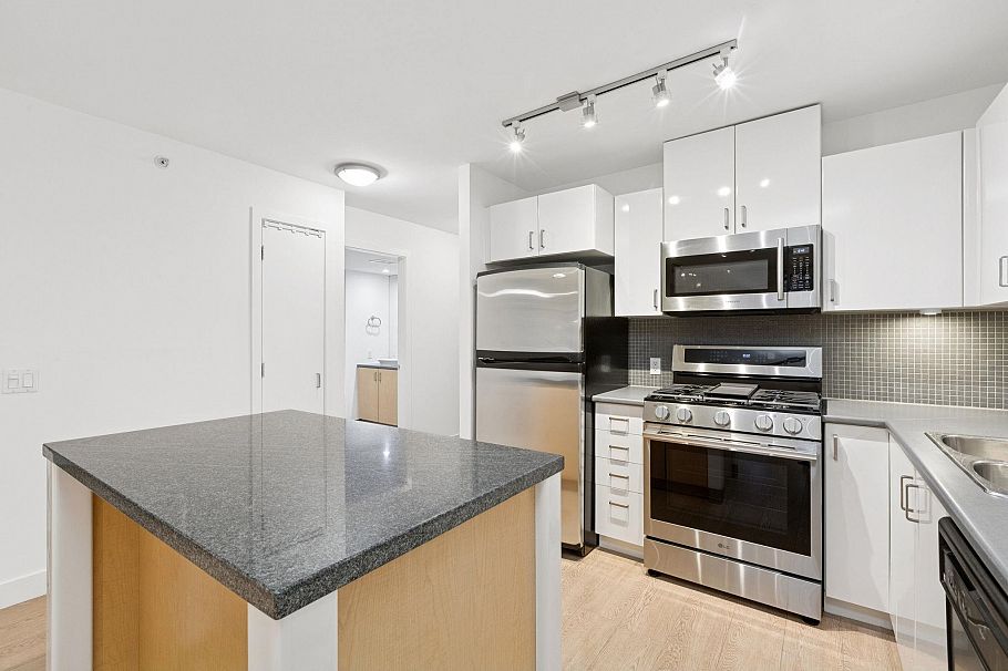 104 175 W 1st Street North Vancouver, BC - 8