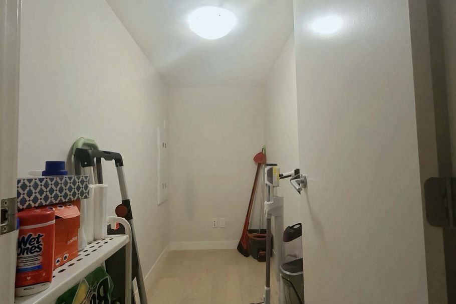 208 5555 Dunbar Street Vancouver, BC - 9