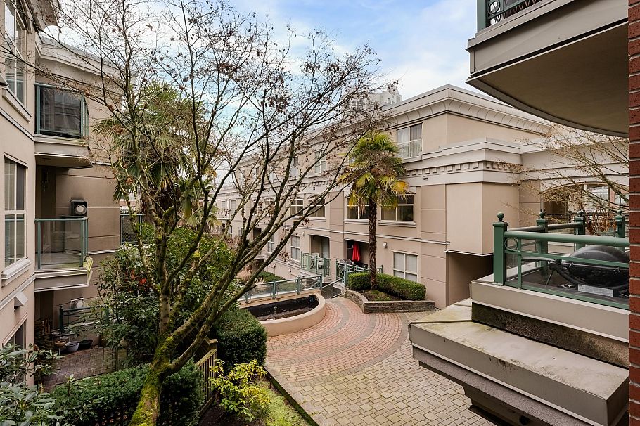 218 332 Lonsdale Avenue North Vancouver, BC - 22