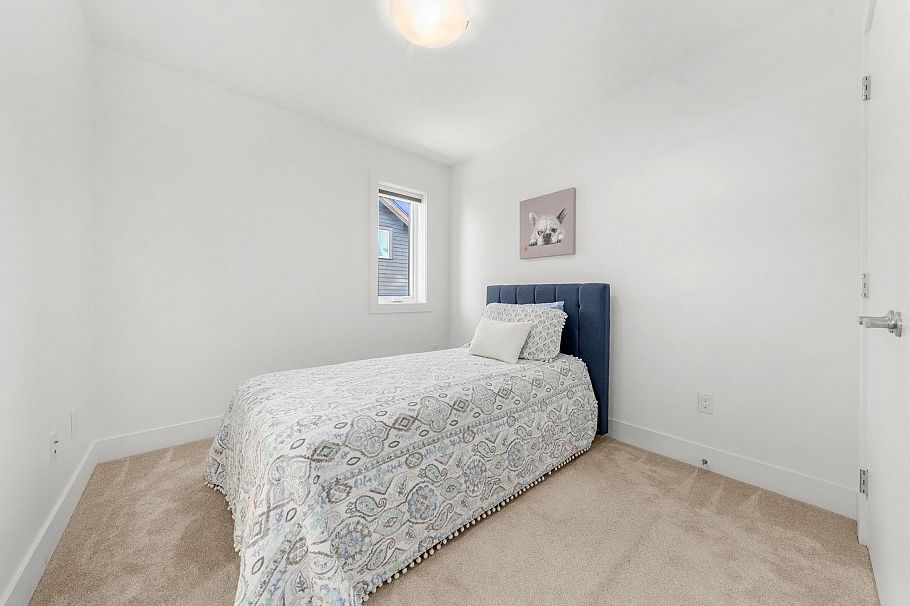 361 E 15th Street North Vancouver, BC - 23