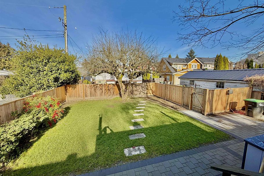 1165 E 26th Avenue Vancouver, BC - 24