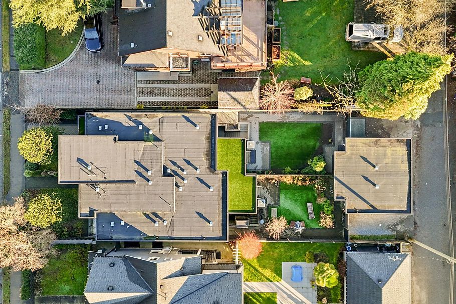 361 E 15th Street North Vancouver, BC - 39