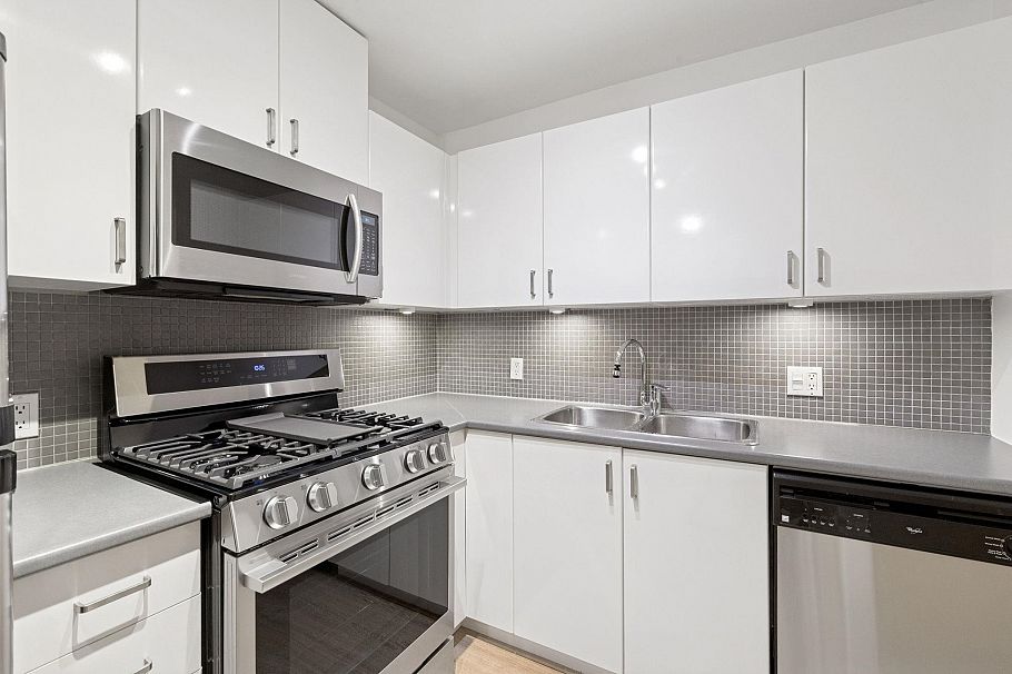 104 175 W 1st Street North Vancouver, BC - 10