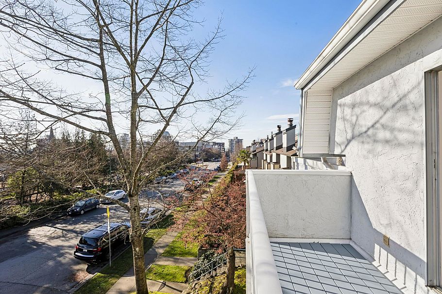 232 E 11th Street North Vancouver, BC - 15