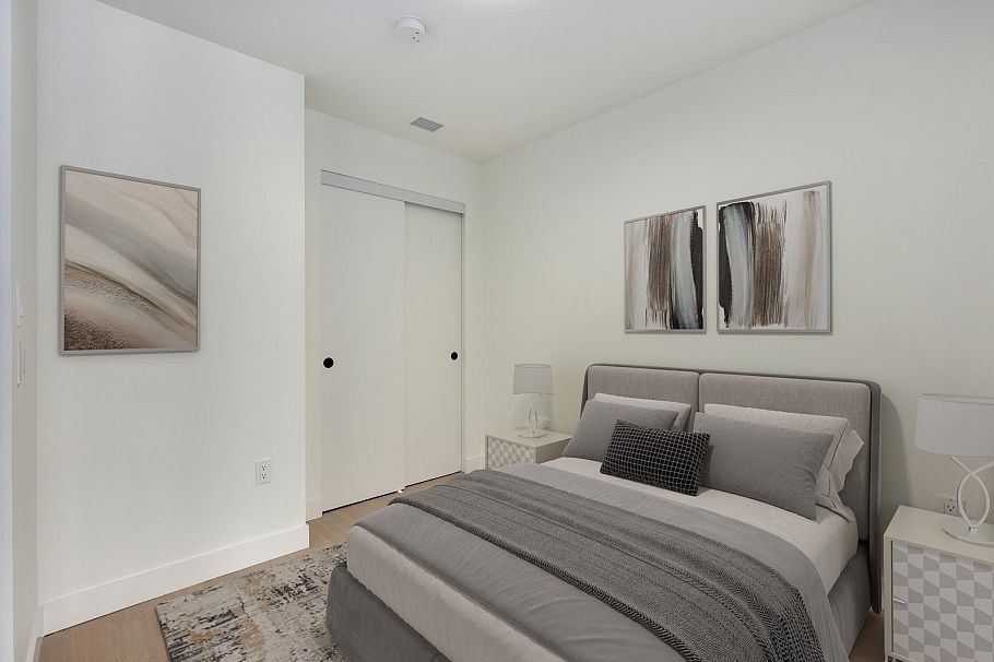 564 422 E 3rd Street North Vancouver, BC - 4