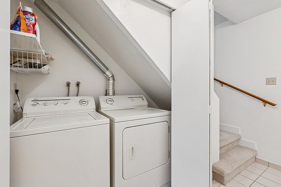 232 E 11th Street North Vancouver, BC - 20