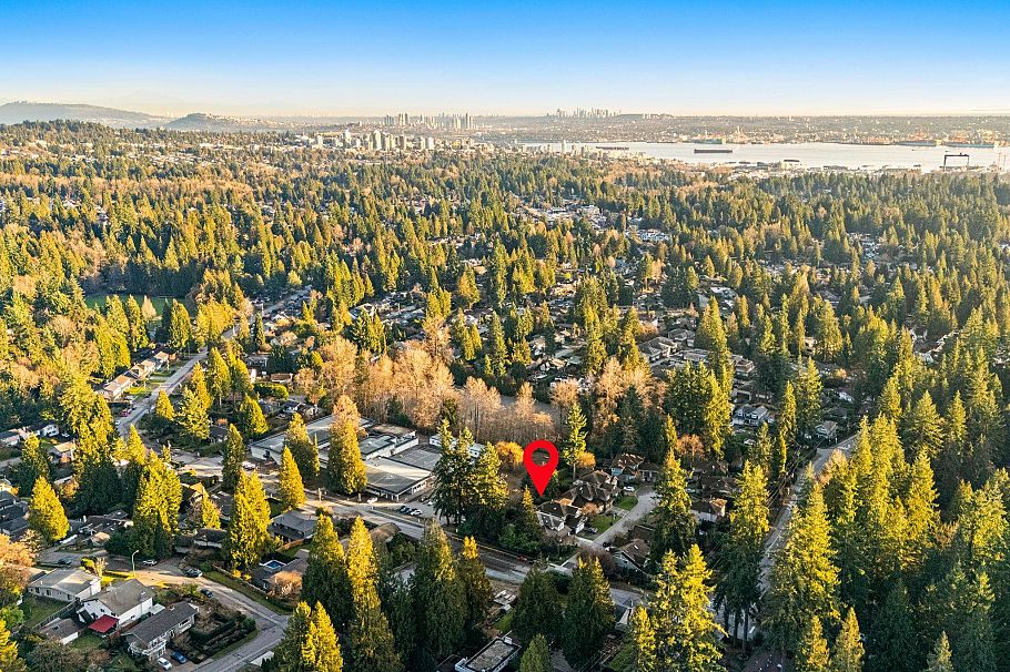 1261 Eldon Road North Vancouver, BC - 34