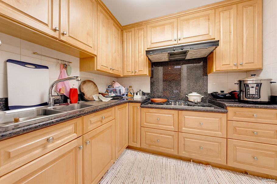 4989 Chalet Place North Vancouver, BC - 11