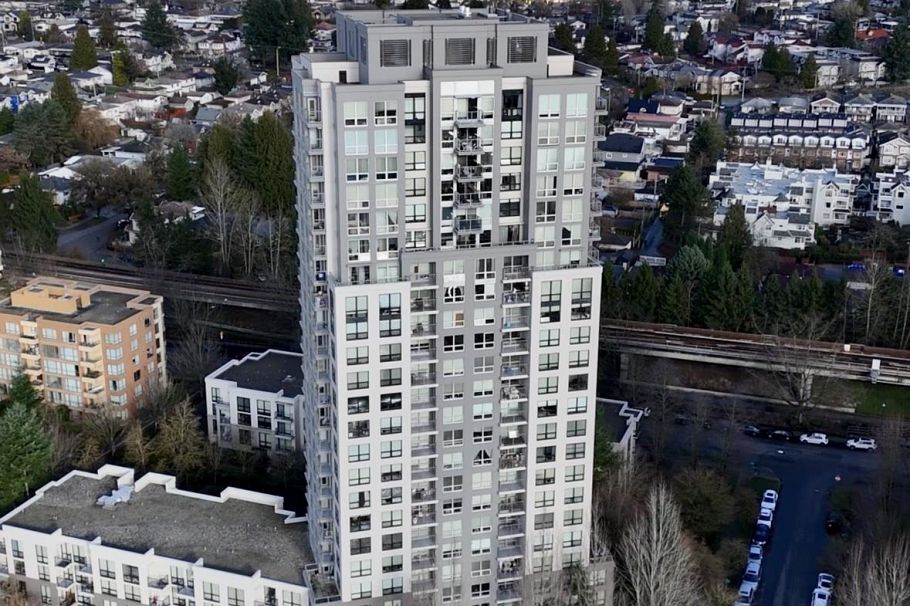 2409 3663 Crowley Drive Vancouver, BC - 3