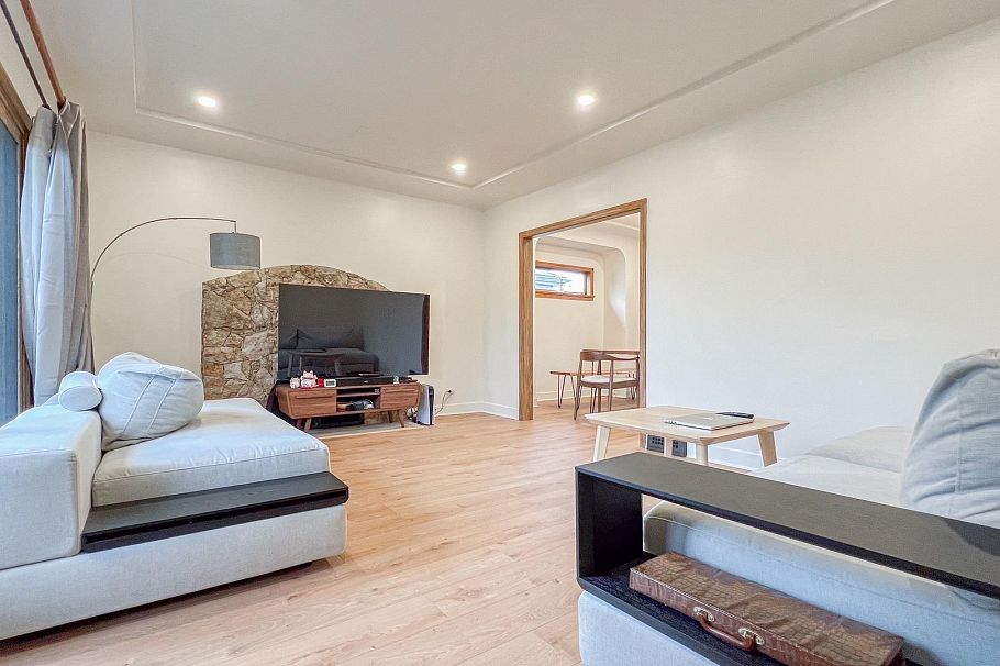 1165 E 26th Avenue Vancouver, BC - 2