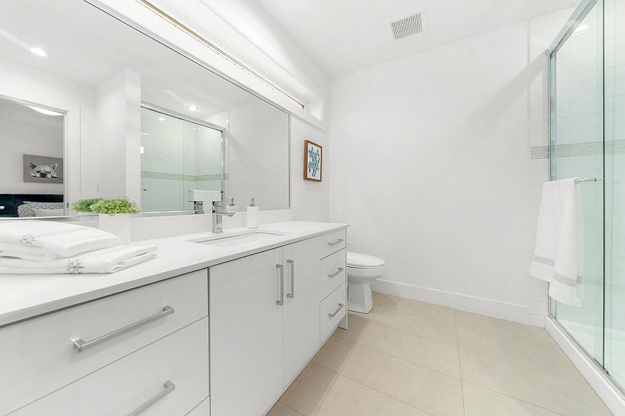 361 E 15th Street North Vancouver, BC - 22