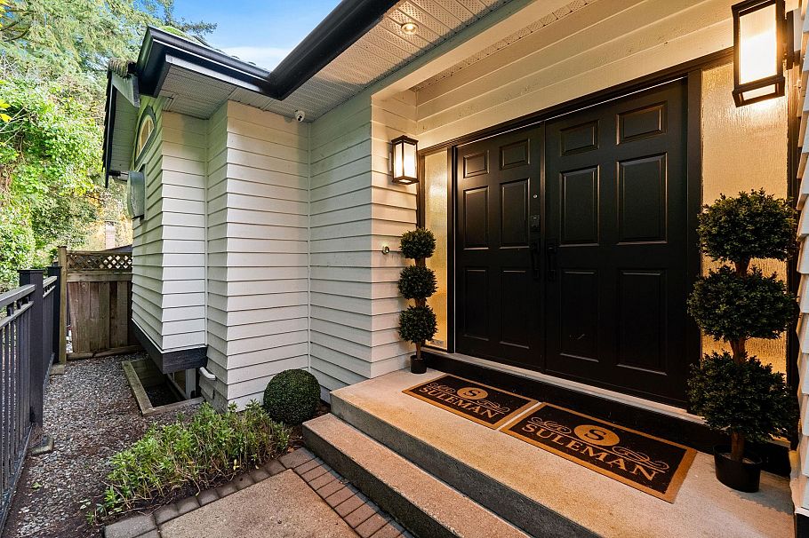 1261 Eldon Road North Vancouver, BC - 3