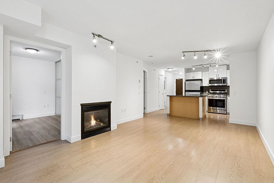 104 175 W 1st Street North Vancouver, BC - 4