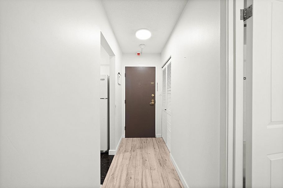 203 131 W 4th Street North Vancouver, BC - 10