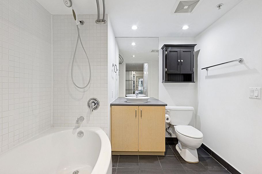 104 175 W 1st Street North Vancouver, BC - 18