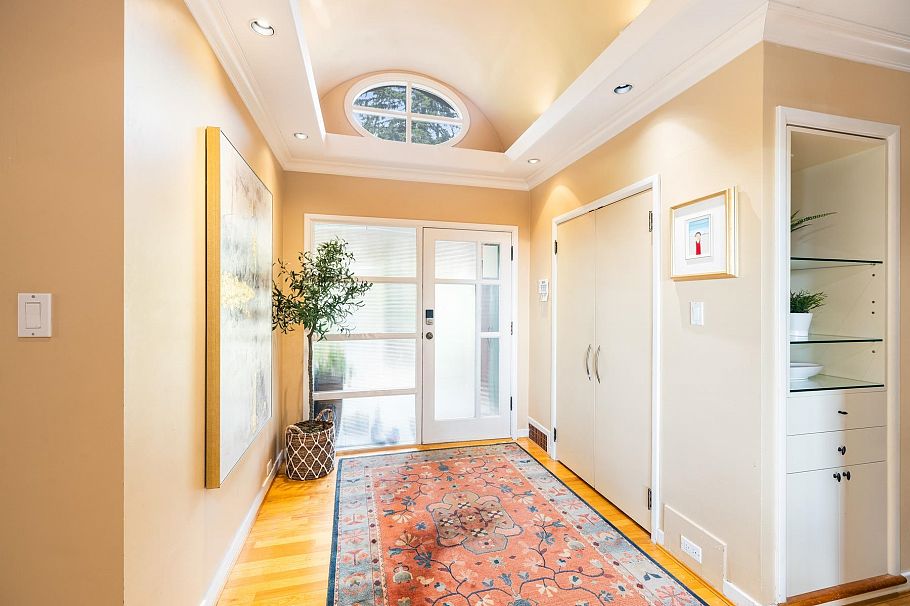 1090 W Keith Road North Vancouver, BC - 5