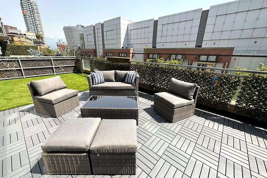 311 555 Abbott Street Vancouver, BC - 1