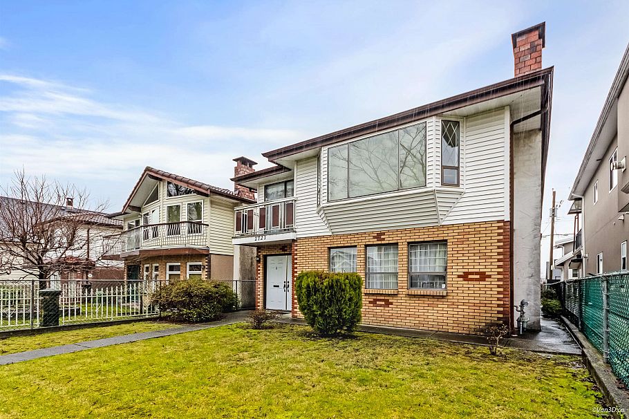 2721 Grant Street Vancouver, BC - 3
