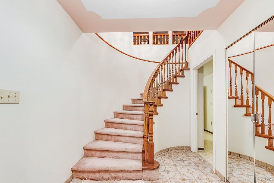 2721 Grant Street Vancouver, BC - 4