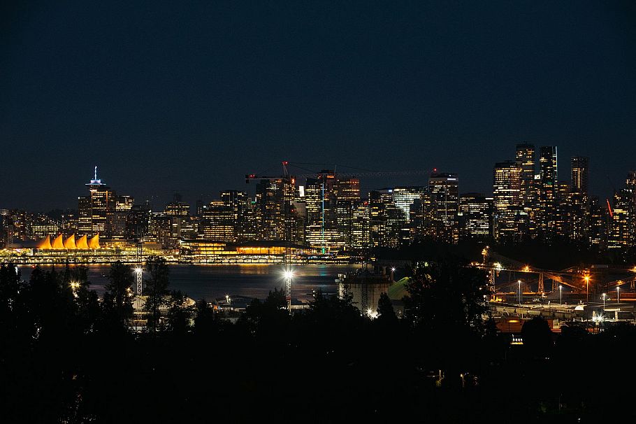 1295 W Keith Road North Vancouver, BC - 32