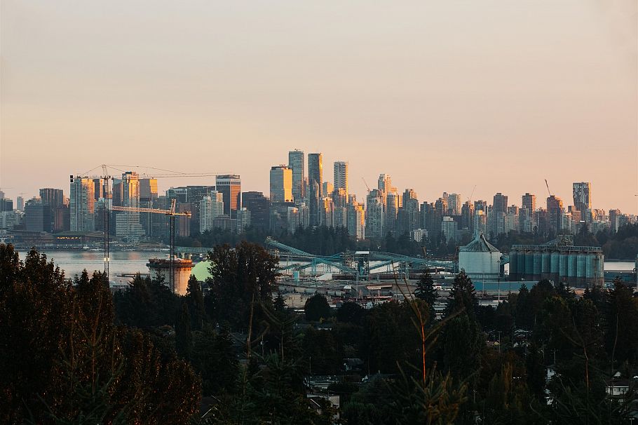 1295 W Keith Road North Vancouver, BC - 4