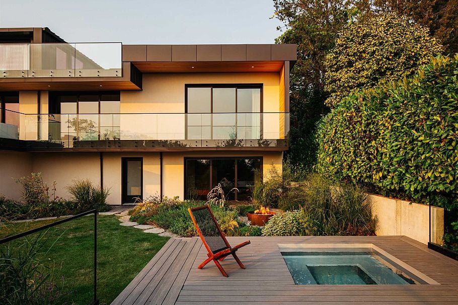 1295 W Keith Road North Vancouver, BC - 28