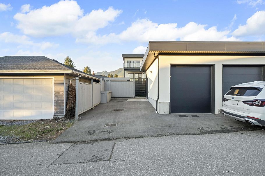 253 W 18th Street North Vancouver, BC - 24